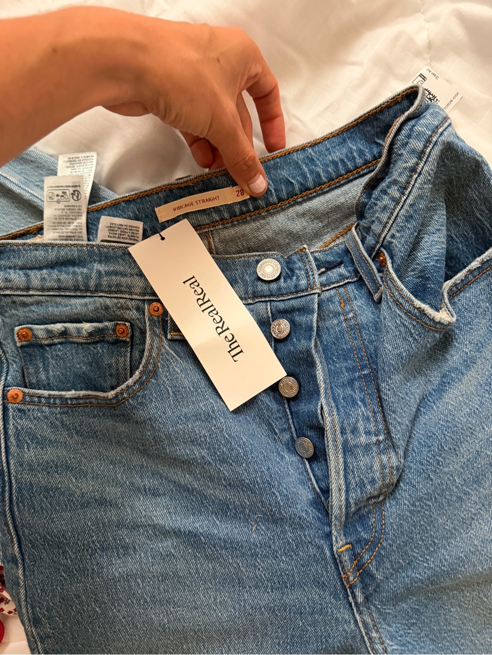 Levi's Ribcage Straight - Medium Wash - size 28 - Picture 2 of 2